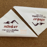 


																	 Khăn giấy ăn in logo nhà hàng CAFE Hồng Kỳ 