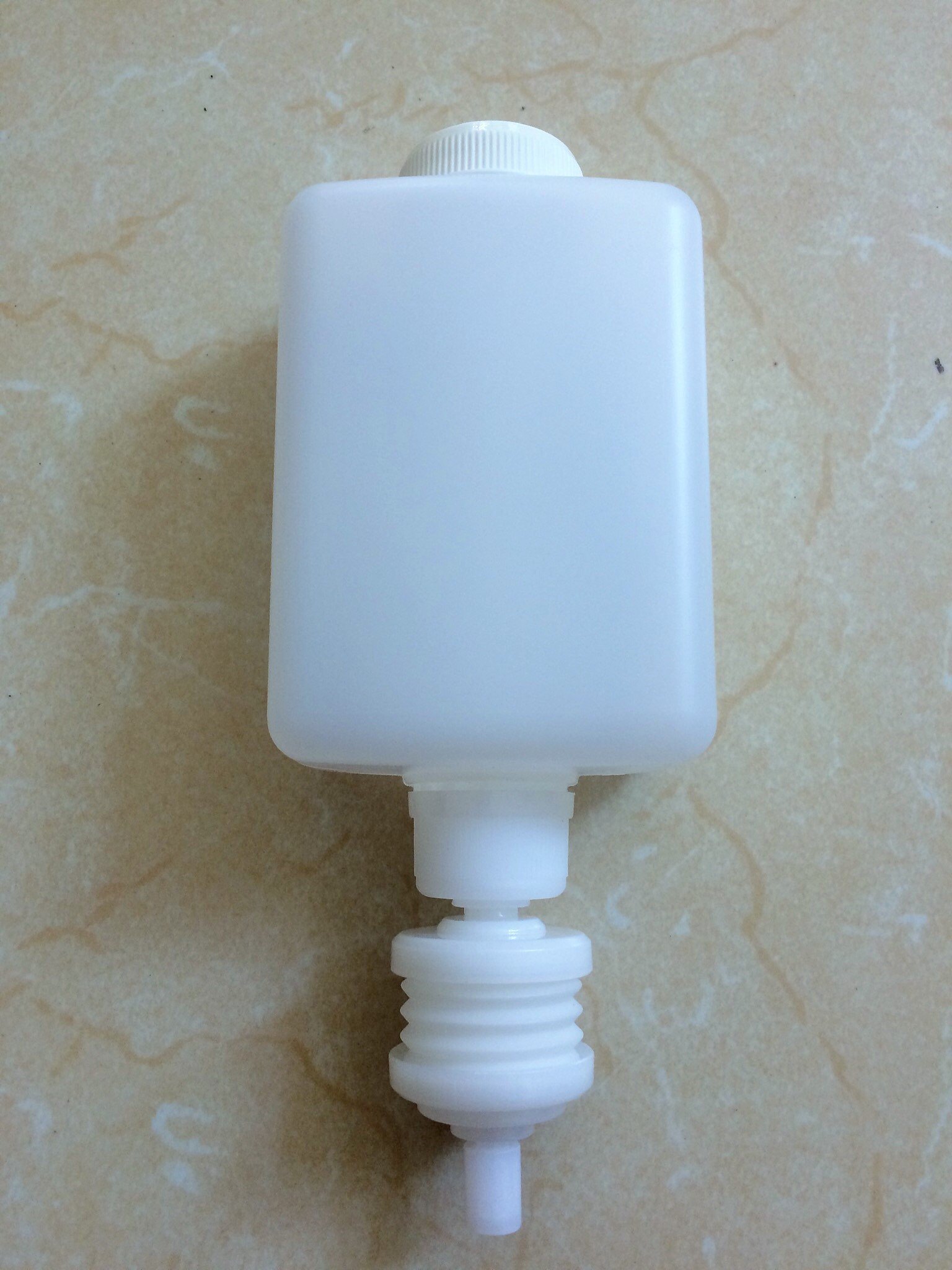 Bình rỗng để chứa dung dịch hãng SARAYA mã UD/MD-450 Tạo bọt