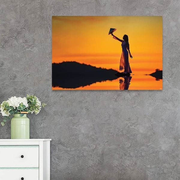 Tranh Canvas Cô Gái Việt Dưới Ánh Hoàng Hôn Alila (60x90cm)