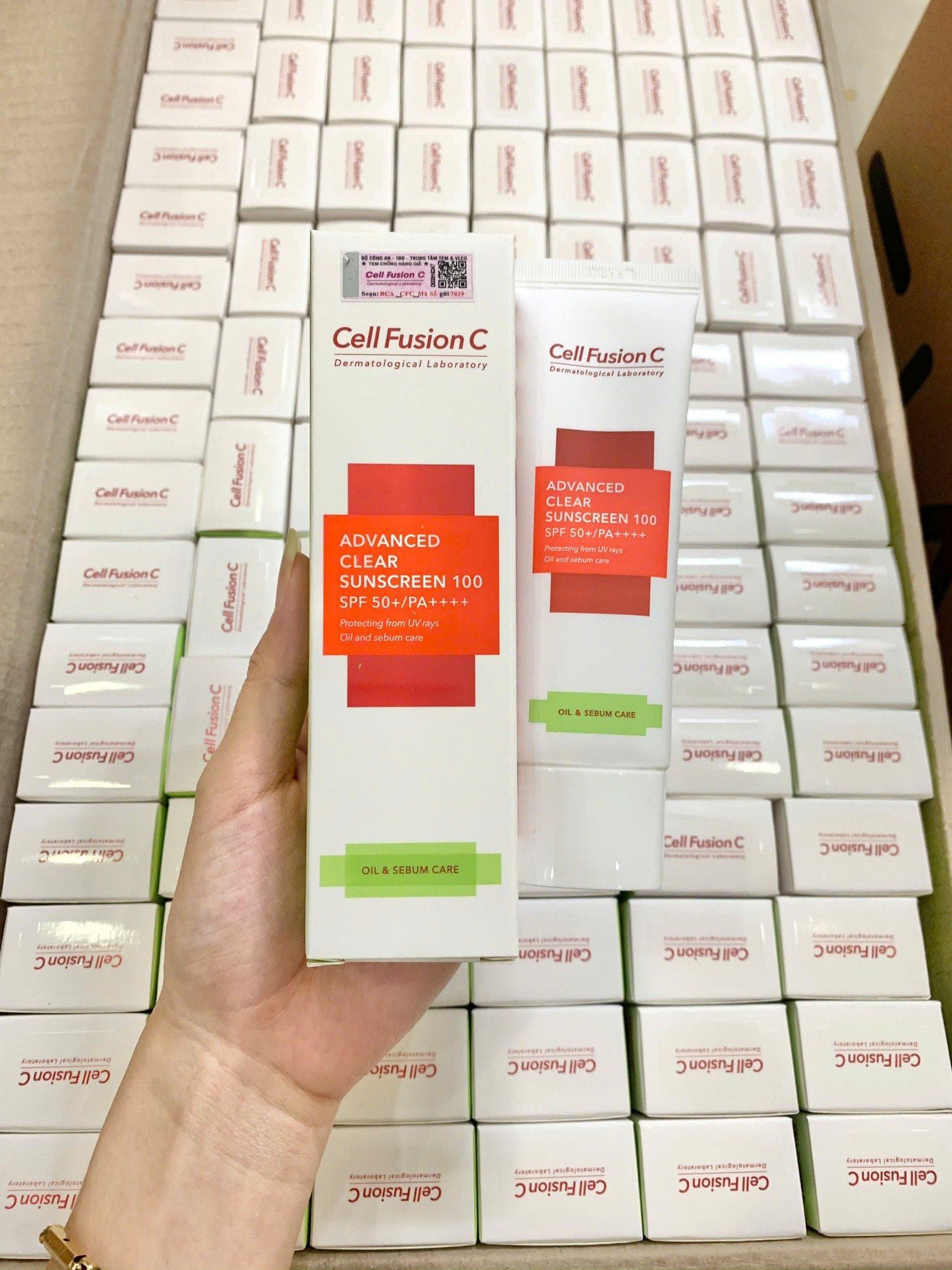  (Xanh lá) Kem chống nắng phổ rộng Cell Fusion C Advanced Clear Sunscreen 100 SPF50+/PA++++ 