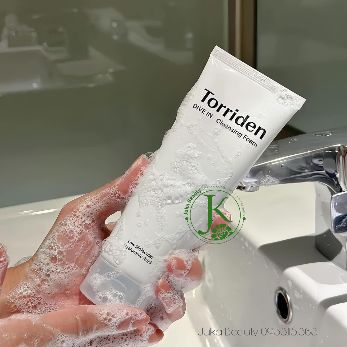  Sữa Rửa Mặt Dưỡng ẩm, Tạo Bọt Torriden Dive In Low Molecular Hyaluronic Acid Cleansing Foam 150ml 