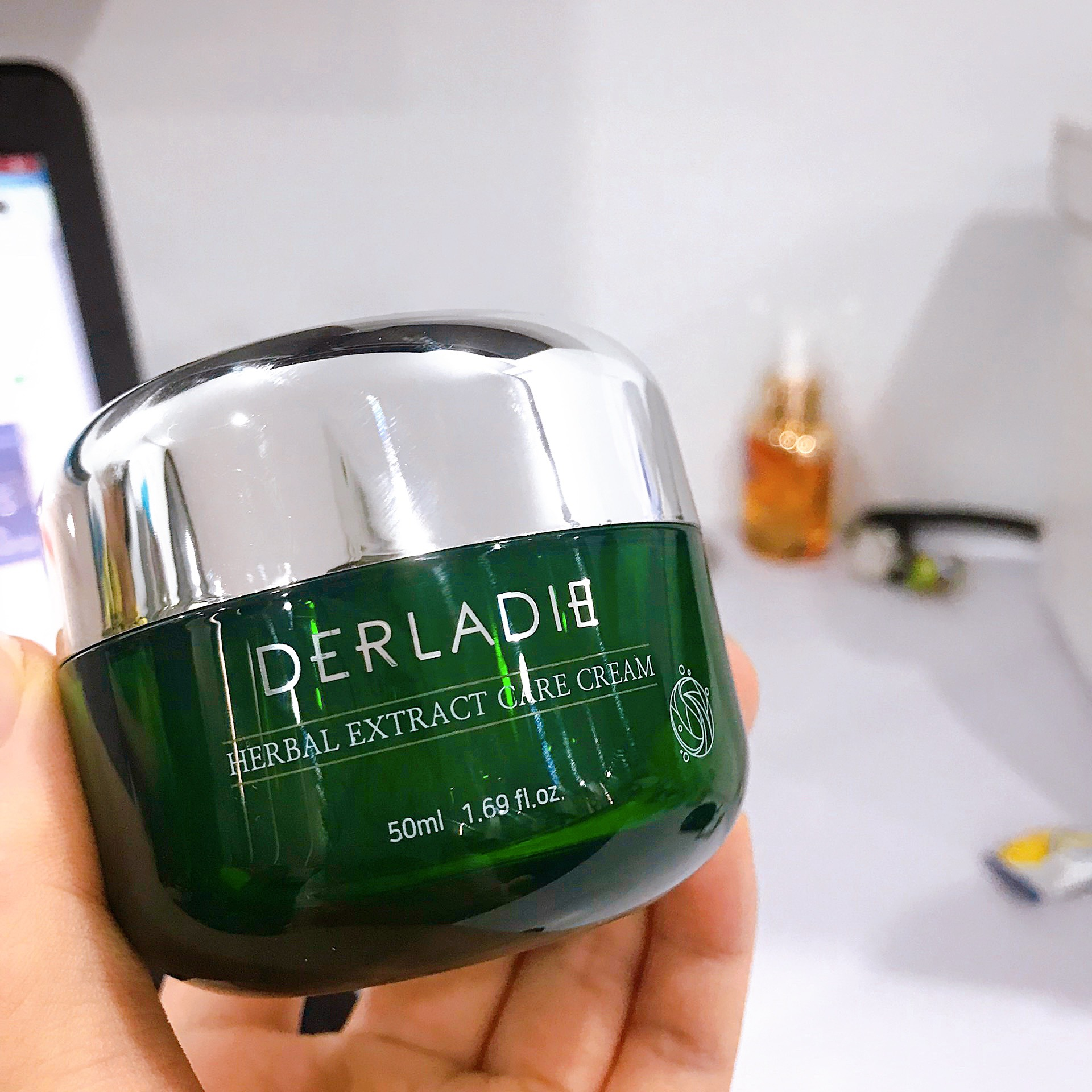  Kem Dưỡng Derladie Tràm Trà Giảm Mụn Kiềm Dầu Derladie Herbal Extract Care Cream 50ml 