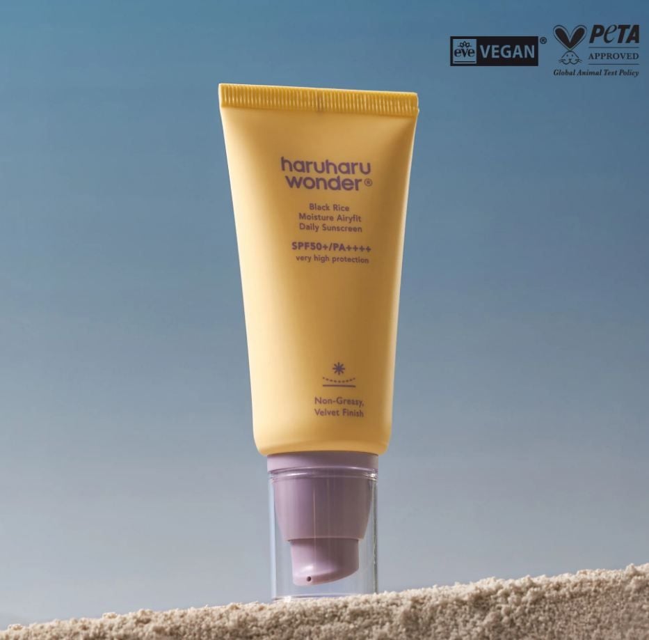  Kem chống nắng dưỡng ẩm, dịu da Haruharu Wonder Black Rice Moisture Airyfit Daily Sunscreen Unscented SPF50+ PA++++ 50ml 