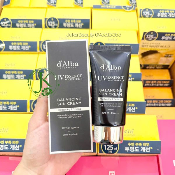  (SALE) Kem Chống Nắng Cho Nam d'Alba Waterfull Balancing Sun Cream SPF50+ PA++++ 50ml (HSD T1/2027) 