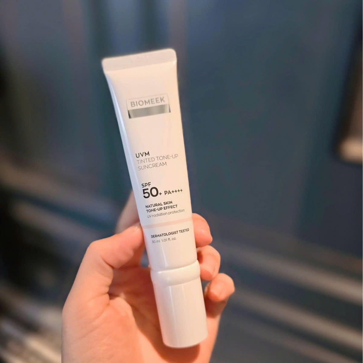  Kem Chống Nắng Nâng Tone, Kiềm Dầu Biomeek UVM TONE UP Suncream SPF50+ PA++++ 30ml (3 dòng) 