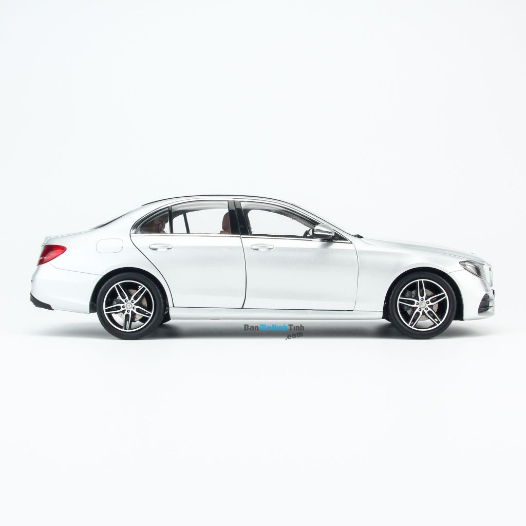 Mô hình xe Mercedes-Benz E300 AMG Silver 1:18 Iscale (16)