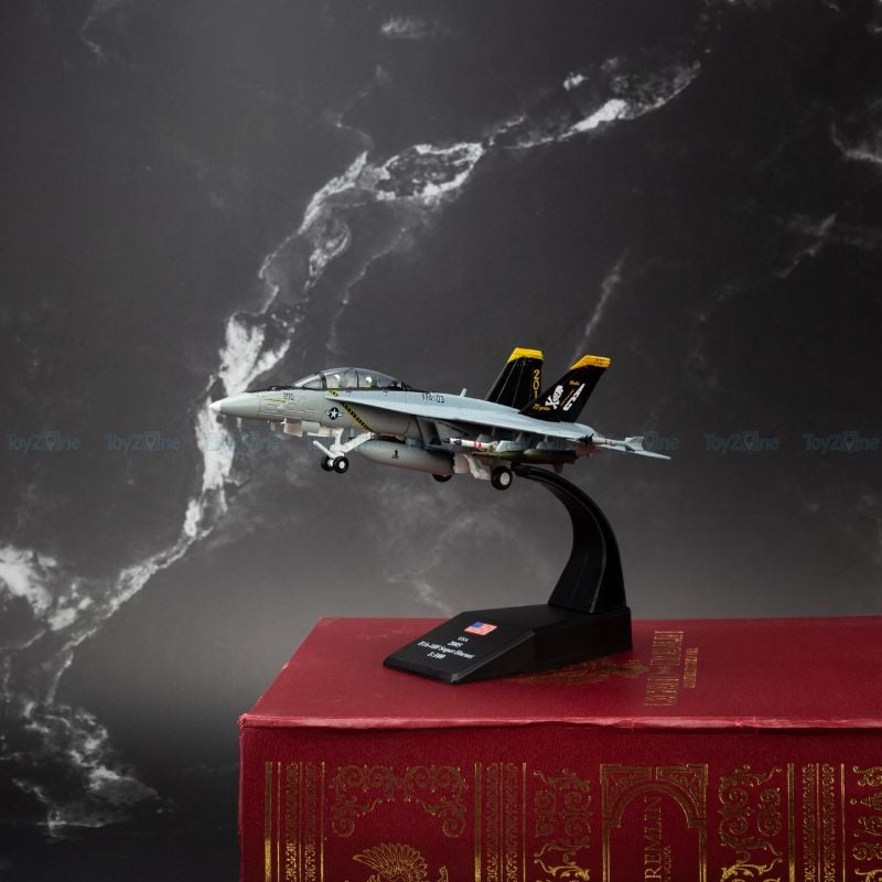 Mô hình máy bay chiến đấu F/A-18B Hornet McDonnell Douglas 1:100 WLTK