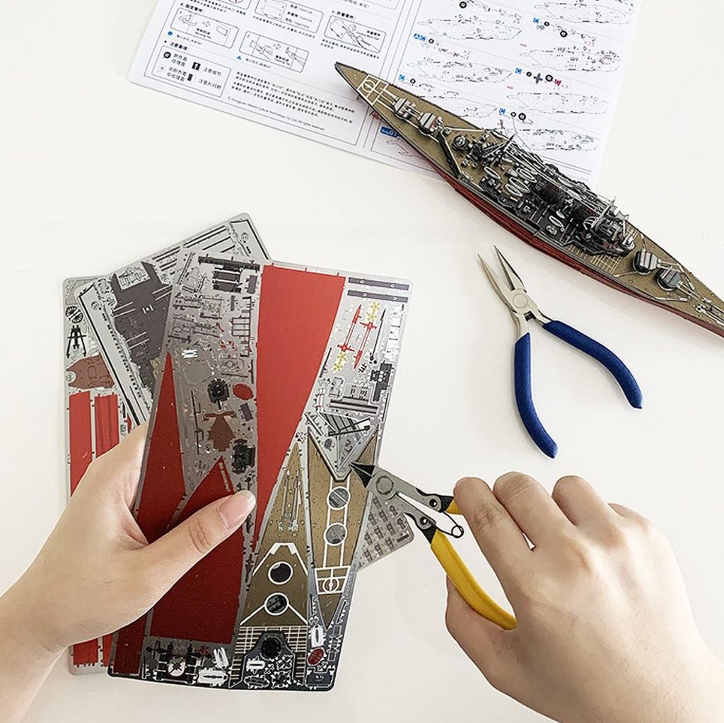 Mô hình kim loại lắp ráp 3D Tuần Dương Hạm HMS Hood (Gold, Red) - Piececool MP1066