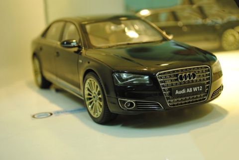 Mô hình xe Audi A8 LW12 2014 Black 1:18 Kyosho