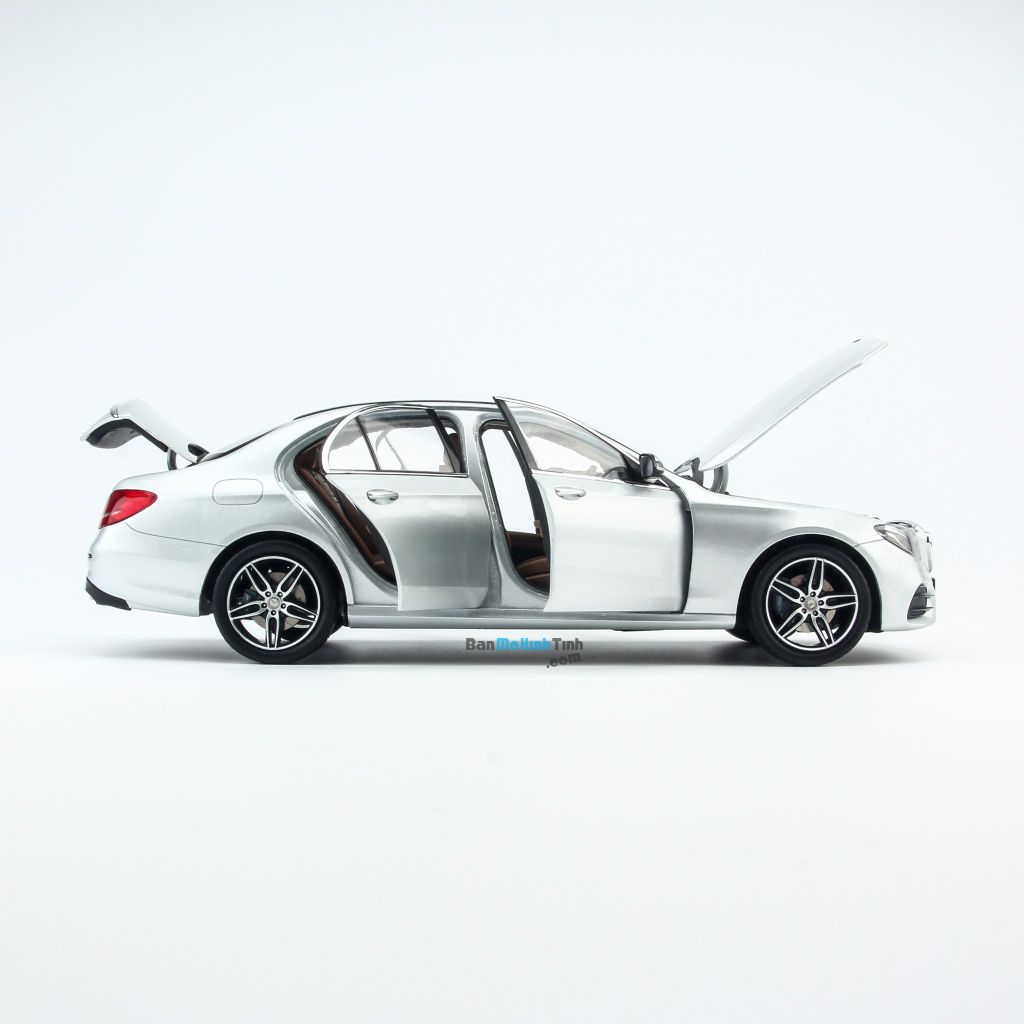 Mô hình xe Mercedes-Benz E300 AMG Silver 1:18 Iscale (12)