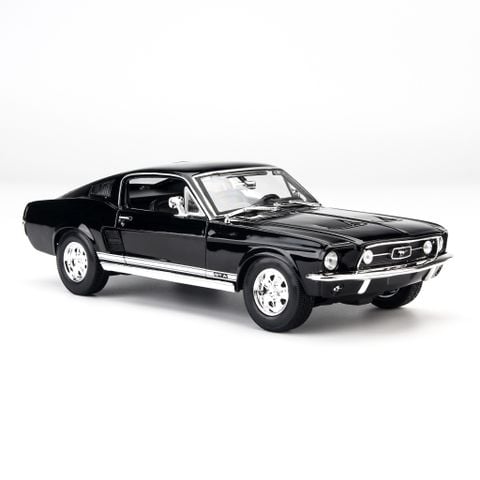 Mô hình xe Ford Mustang GTA Fastback 1967- 1:18 Maisto - 31166
