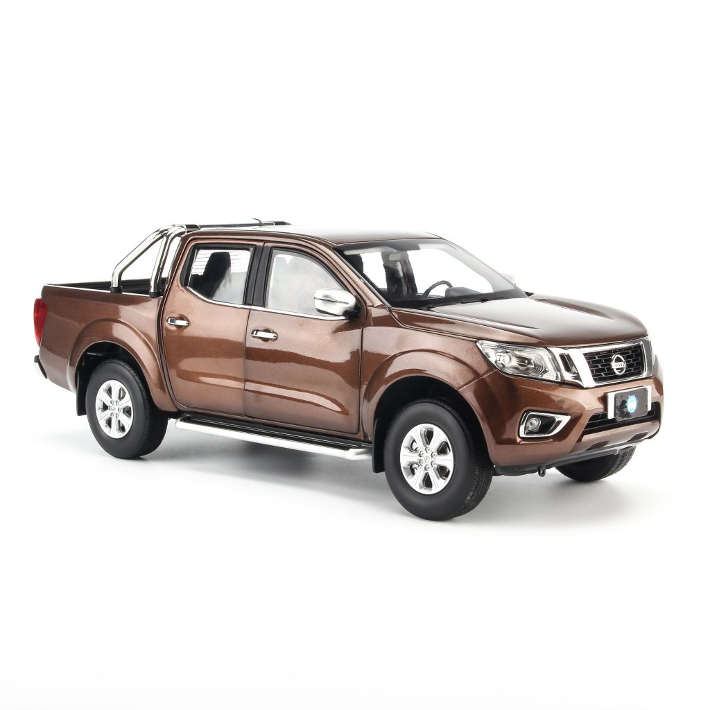 Mô hình xe Nissan Navara Brown 1:18 Paudi