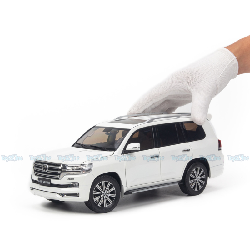Mô hình xe Toyota Land Cruiser LC200 with Spare Tire Version 1:18 Kengfai