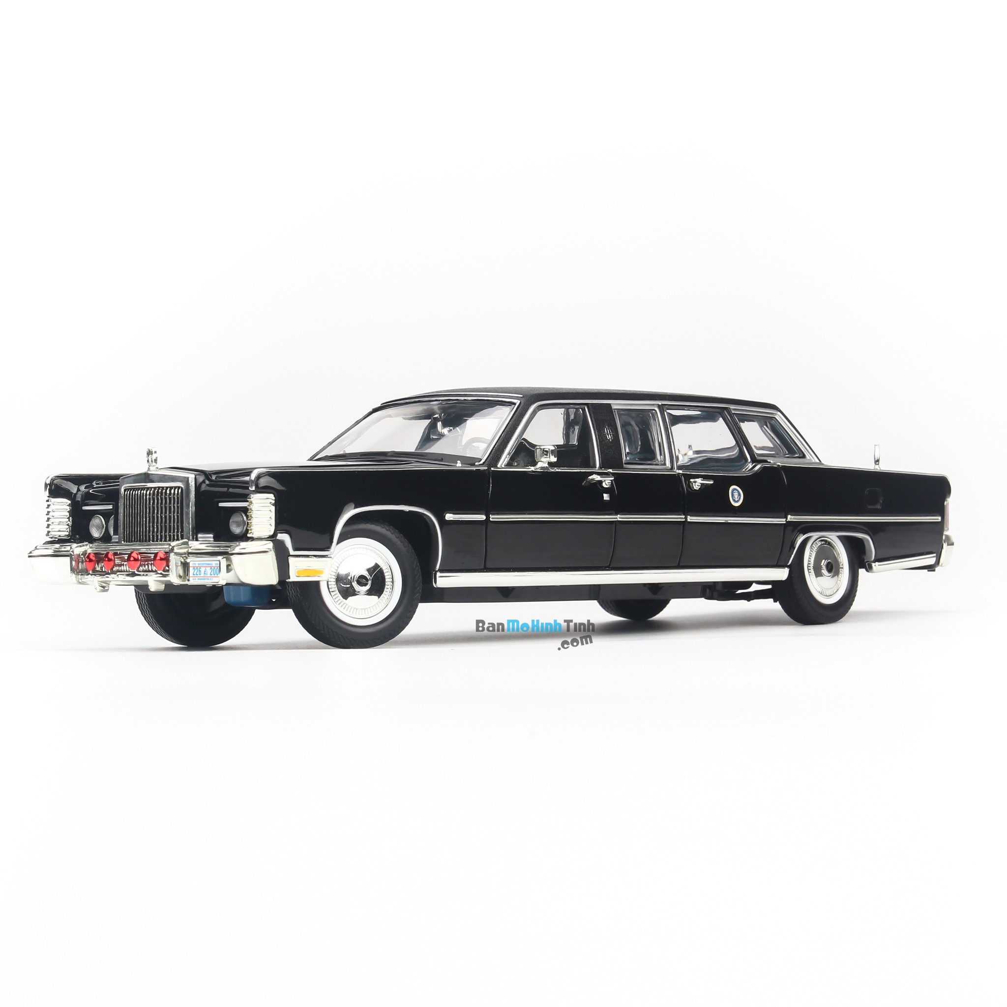 Mô hình xe cổ 1972 Lincoln Continental Reagan Car Black 1:24 – 