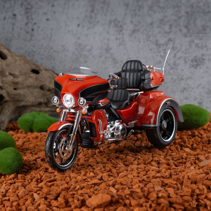 Mô hình xe mô tô Harley Davidson CVO Tri Glide 2021 1:12 Maisto