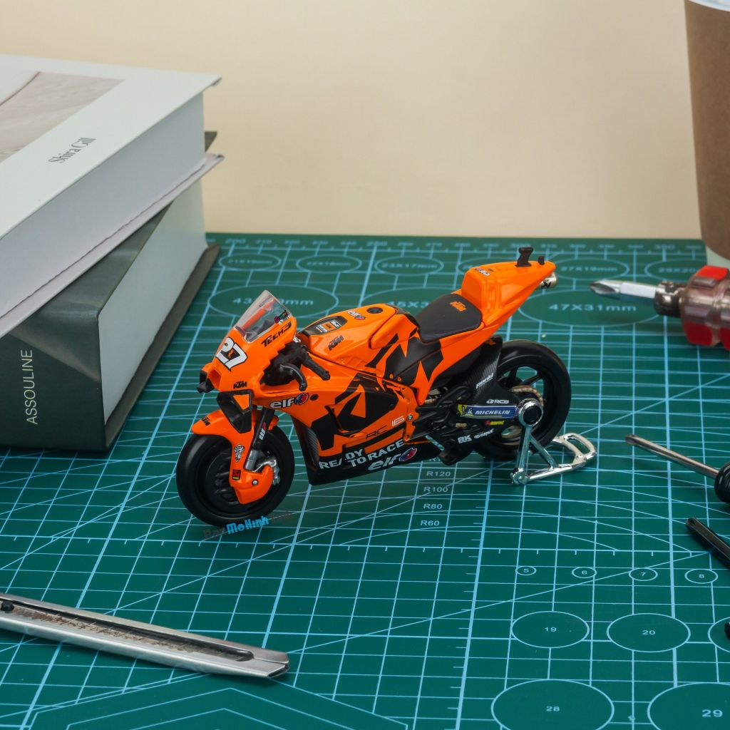 Mô hình xe mô tô KTM ELF Factory Racing 2021 MotoGP 1:18 Maisto