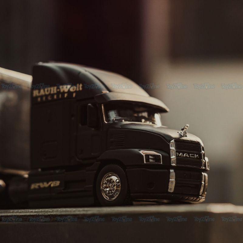 Mô hình xe Mack Anthem Truck RAUH-WELT Car Transporter 2020 1:64 MAISTO