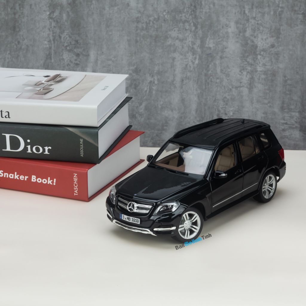 Mô hình xe Mercedes-Benz GLK Class 1:18 Maisto