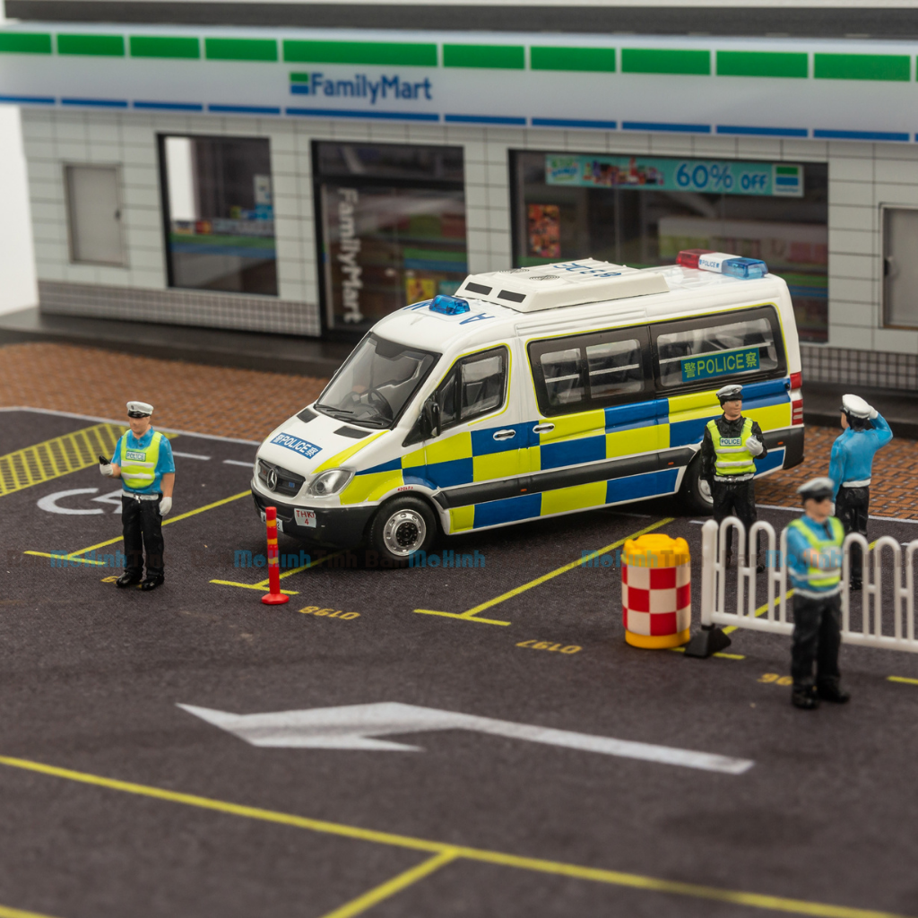 Mô hình xe Mercedes Benz Sprinter 1:64 Xcartoys