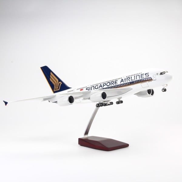 Mô hình máy bay Singapore Airlines 47cm lắp ráp có đèn Everfly