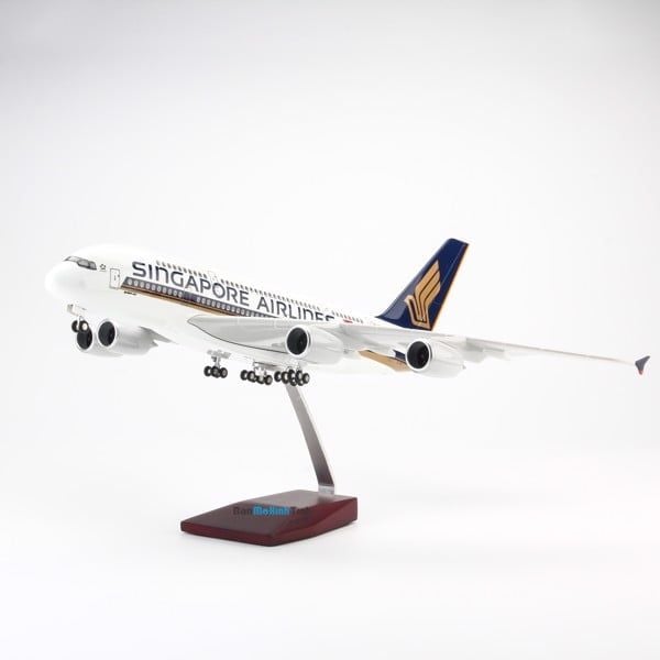 Mô hình máy bay Singapore Airlines 47cm lắp ráp có đèn Everfly