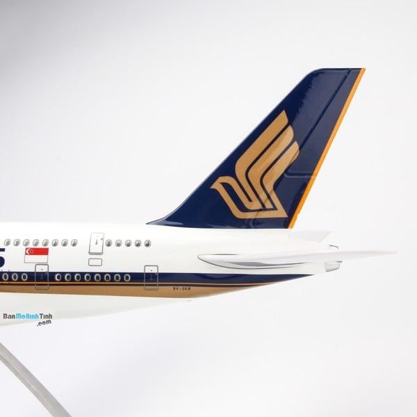 Mô hình máy bay Singapore Airlines 47cm lắp ráp có đèn Everfly