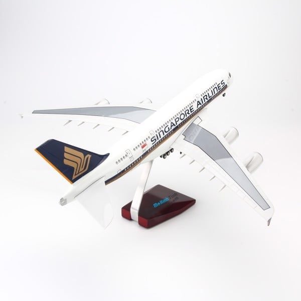 Mô hình máy bay Singapore Airlines 47cm lắp ráp có đèn Everfly