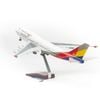 Mô hình máy bay Asiana Airlines Boeing B747 47cm lắp ráp có đèn Everfly