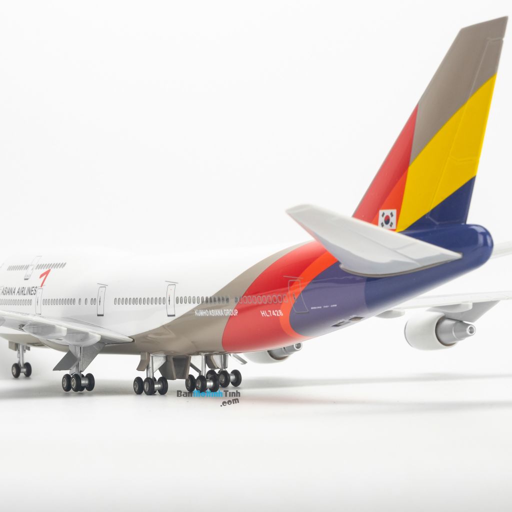 Mô hình máy bay Asiana Airlines Boeing B747 47cm lắp ráp có đèn Everfly