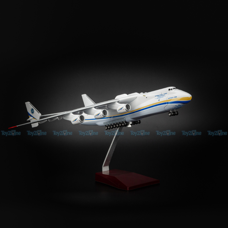 Mô hình máy bay vận tải Antonov 1:200 Everfly