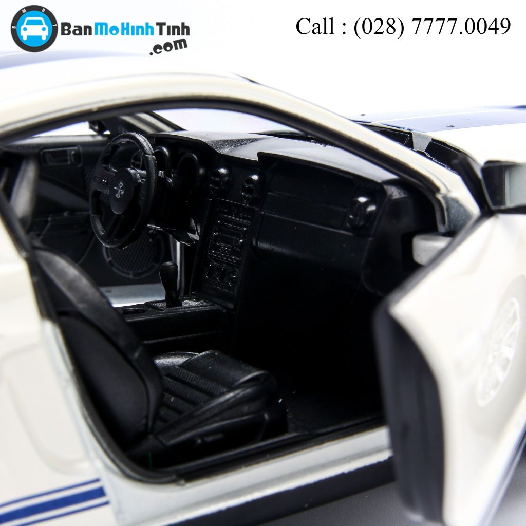 Mô hình xe Shelby Cobra GT500 2007 White 1:24 Welly - 22473