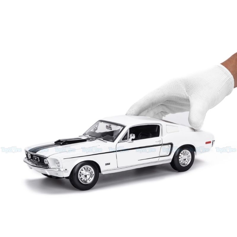 Mô hình xe Ford Mustang GT Cobra Jet 1968 1:18 MAISTO