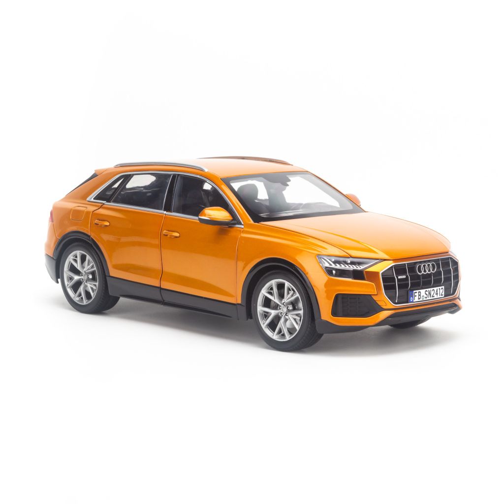  Mô hình xe Audi Q8 1:18 Norev 