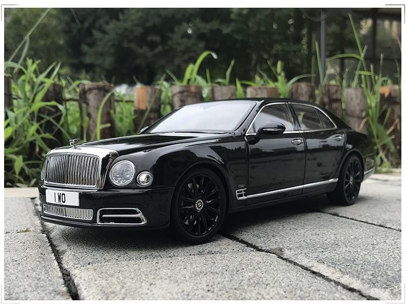  Mô hình xe Bentley Mulsanne All Black 1:18 Almost Real 