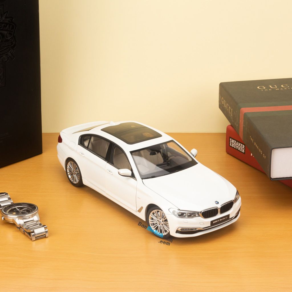 Mô hình xe BMW 540Li Extended Edition 1:18 Kyosho