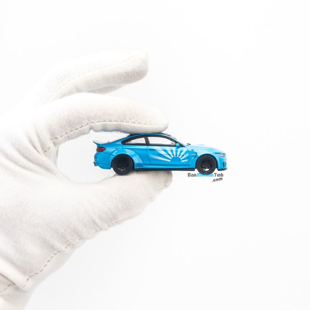 Mô hình xe BMW M4 LB Works 1:64 MiniGT