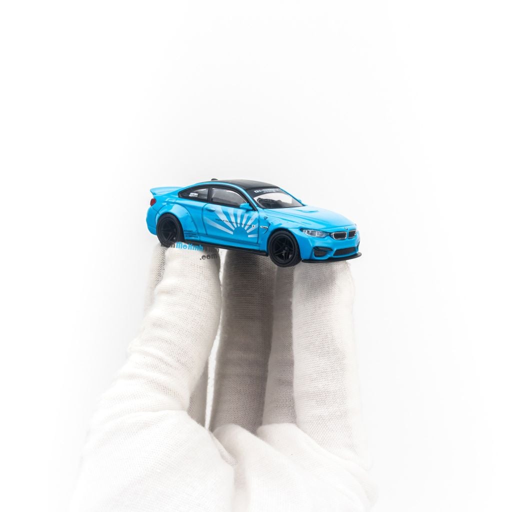 Mô hình xe BMW M4 LB Works 1:64 MiniGT
