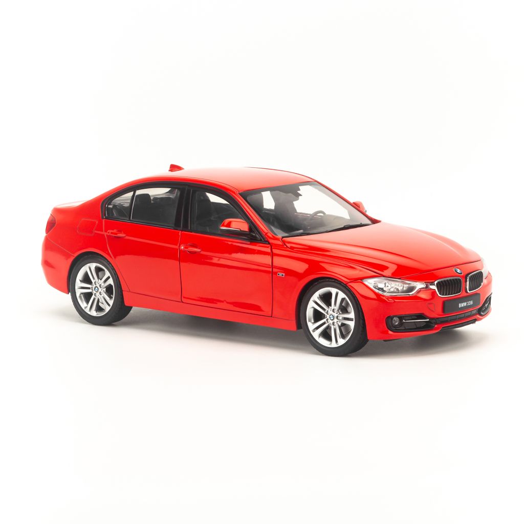  Mô hình xe BMW 335i 1:18 Welly 