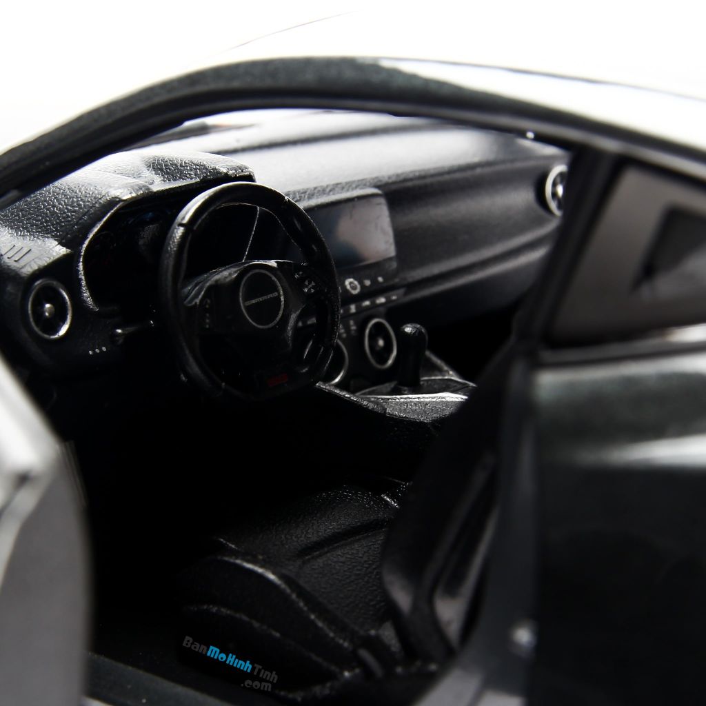 Mô hình xe Chevrolet Camaro 50th Anniversary 2017 1:18 Maisto (8)