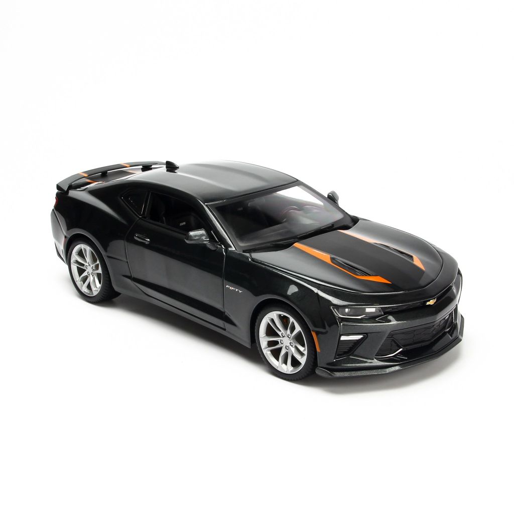  Mô hình xe Chevrolet Camaro 50th Anniversary 2017 1:18 Maisto - MH 31385 