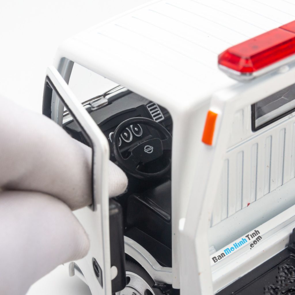 Mô hình xe cứu hộ Nissan Cabstar Truck 1:32 Dealer White giá rẻ (13)