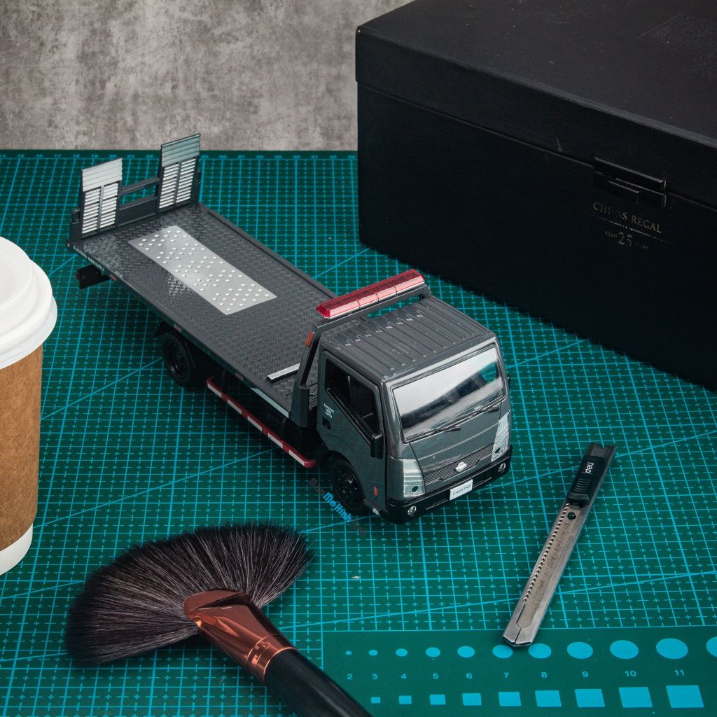 Mô hình xe cứu hộ Nissan Cabstar Truck 1:32 Dealer