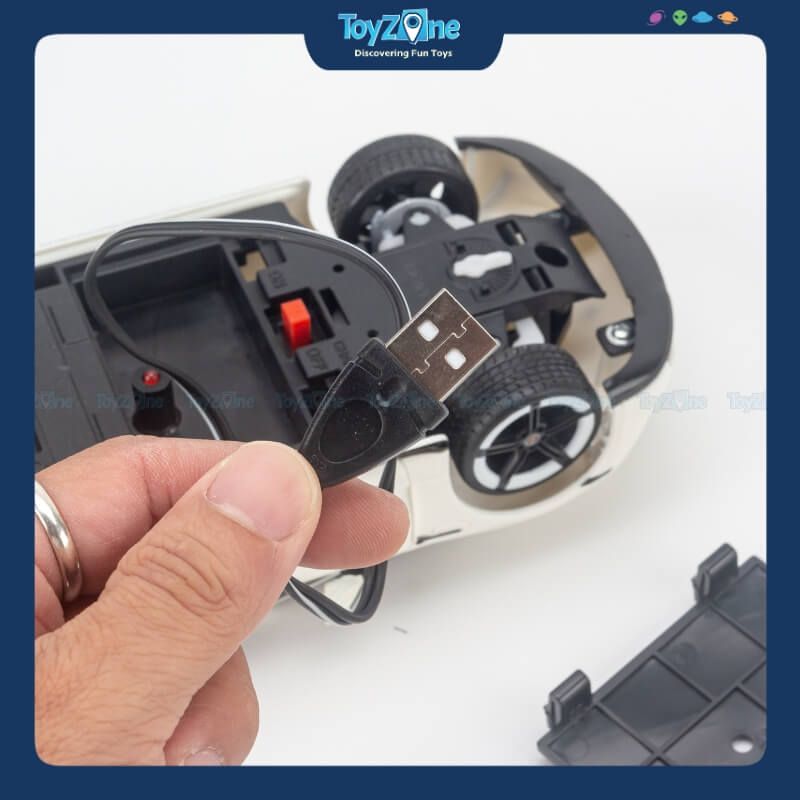  Mô hình xe điều khiển Porsche Taycan Turbo S 1:24 Maisto 