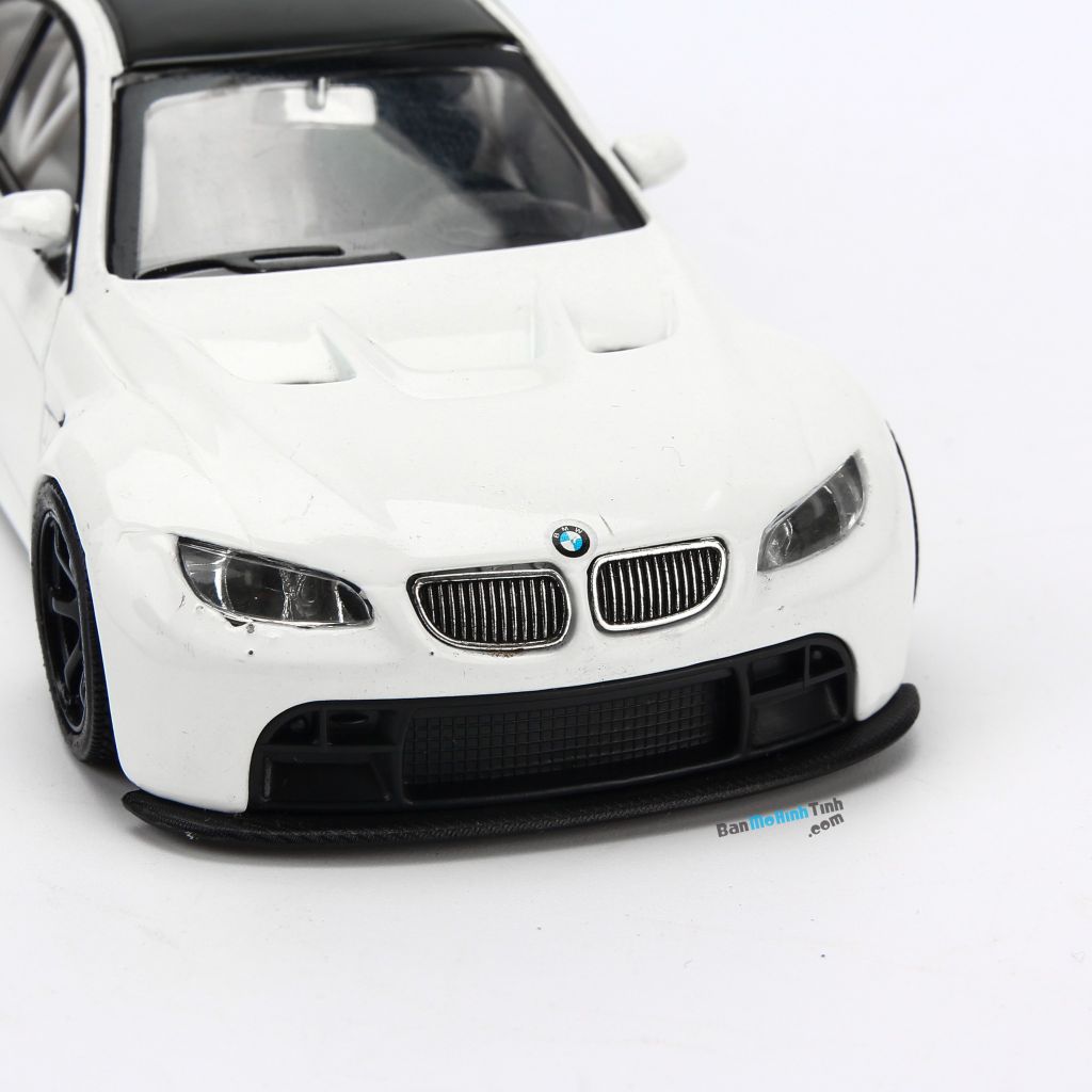 Mô hình xe BMW M3 GT 1:32 UNI