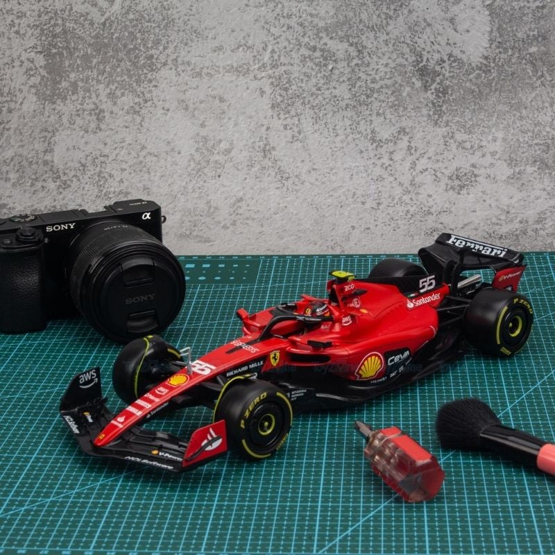 Mô hình xe Ferrari F1 SF-23 2023 1:18 Bburago