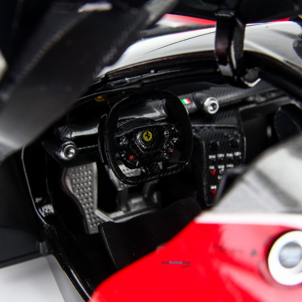 Mô hình xe Ferrari FXX K No.88 Red 1:18 Bburago Signature (17)