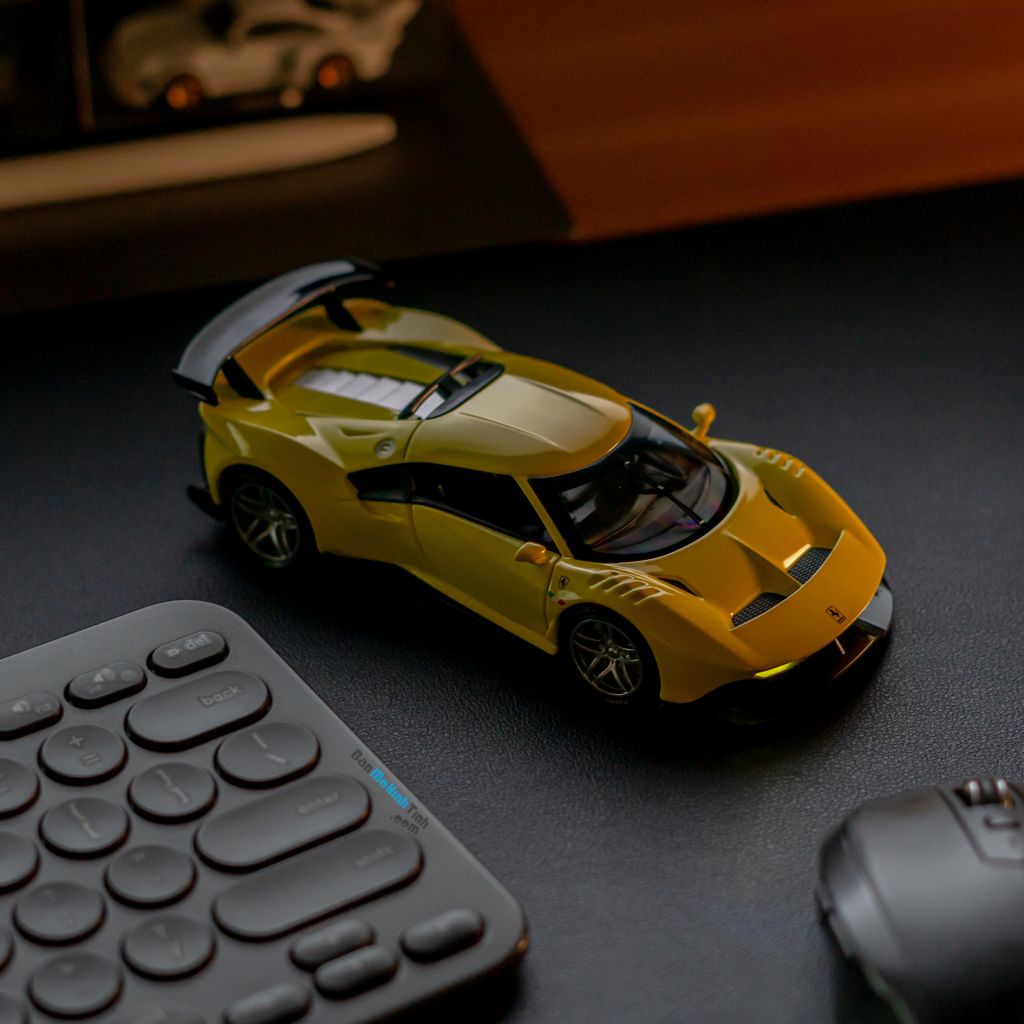  Mô hình xe Ferrari P80C 1:32 Double Horses 
