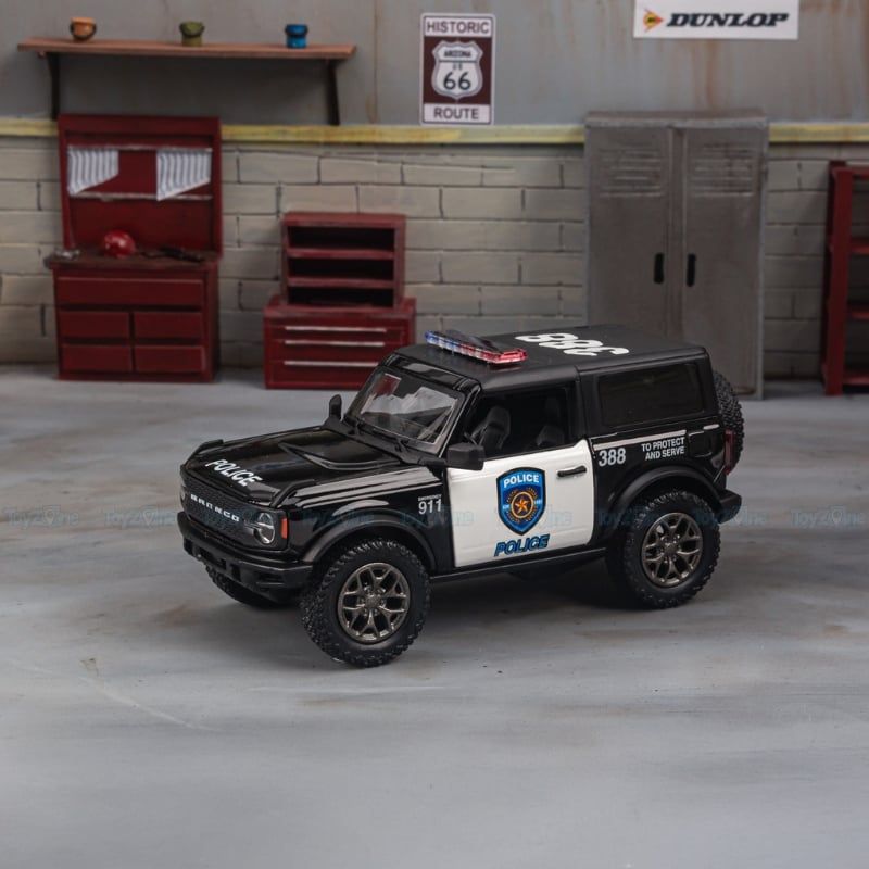 Mô hình xe Ford Bronco 1:36 KINSMART