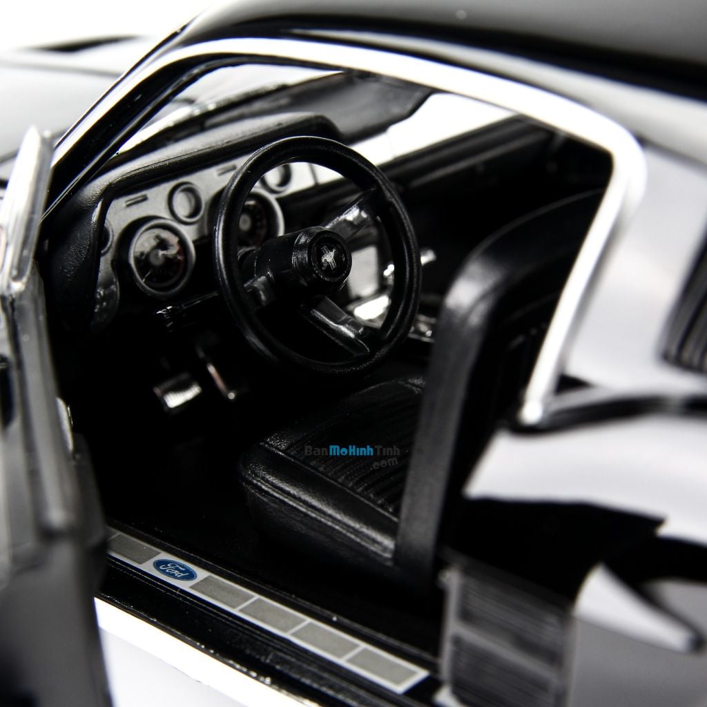  Mô hình xe Ford Mustang GTA Fastback 1967- 1:18 Maisto - 31166 