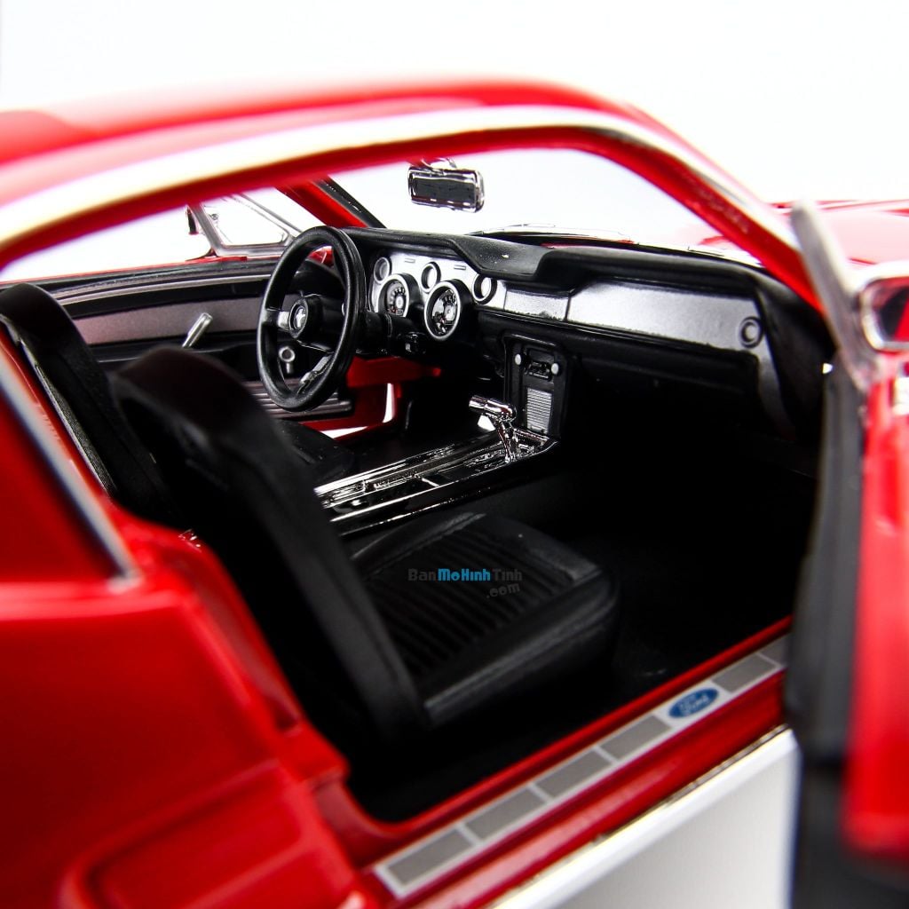  Mô hình xe Ford Mustang GTA Fastback 1967- 1:18 Maisto - 31166 
